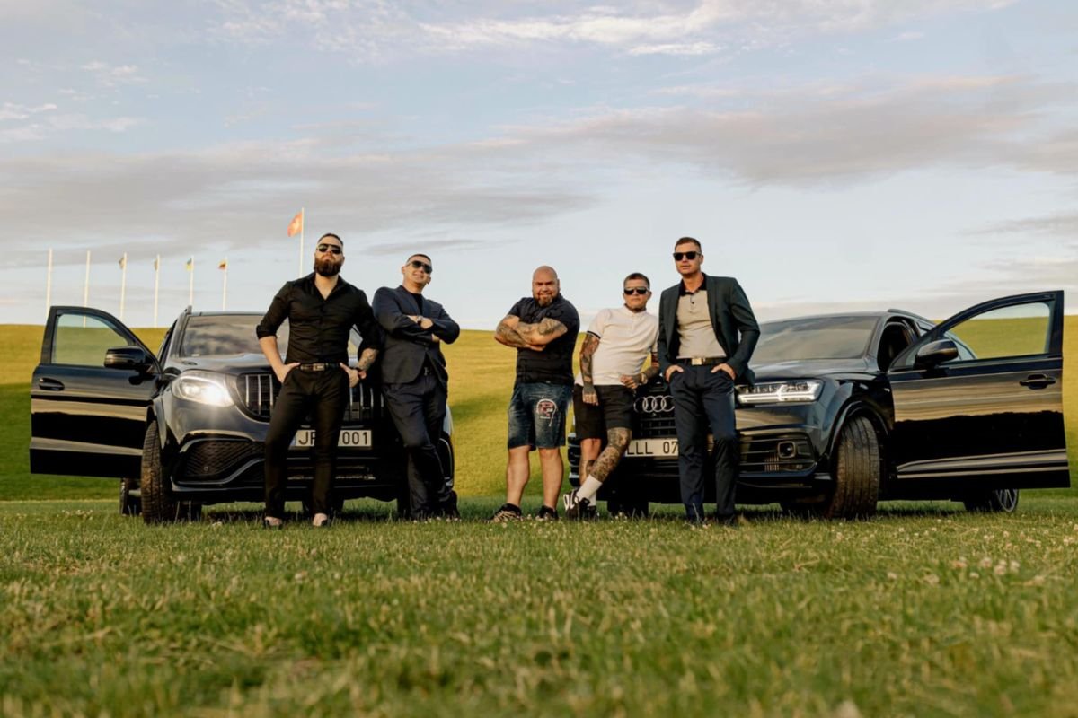 Luxury SUV Cars direktorius ir komanda