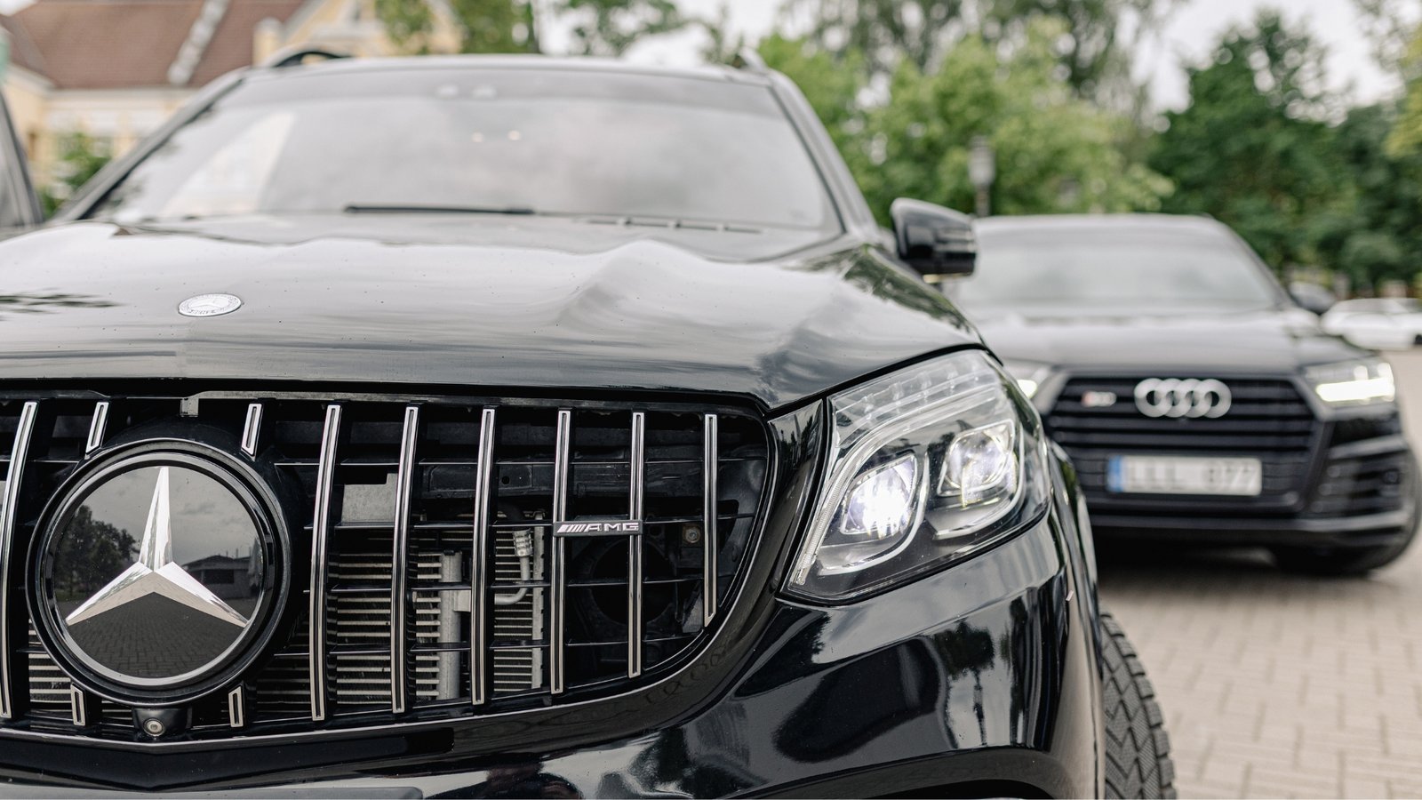 Mercedes GL ir Audi SQ7 prabangūs visureigiai